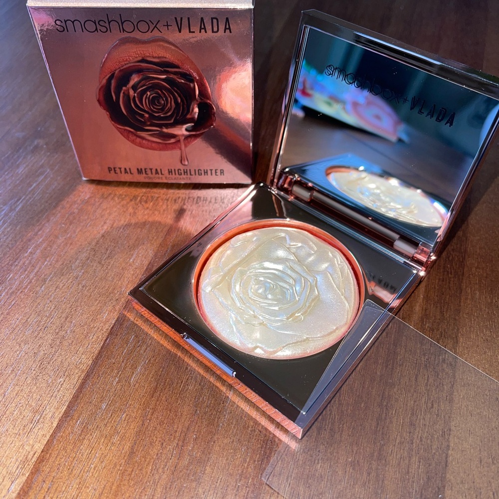 Smashbox + VLADA Petal Metal Highlighter! NEVER USED!